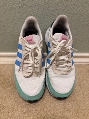 Adidas women’s size 8